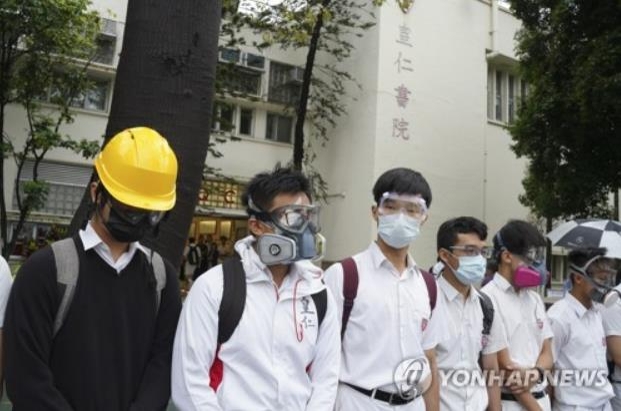 2일 송환법 반대 동맹휴학에 참여한 홍콩 학생들