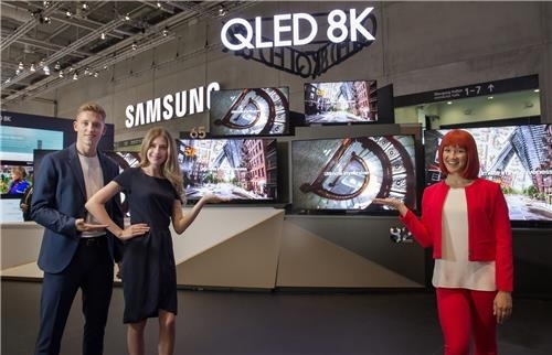  독일 'IFA 2019'의 삼성전자 전시장에 배치된 QLED 8K 풀라인업.