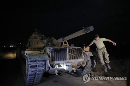 시리아 국경지역 도착한 터키군 탱크