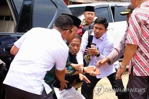 위란토 장관, 괴한에게 피습당한 순간