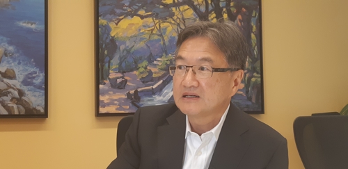 인터뷰하는 조셉윤 전 미국 국무부 대북정책특별대표