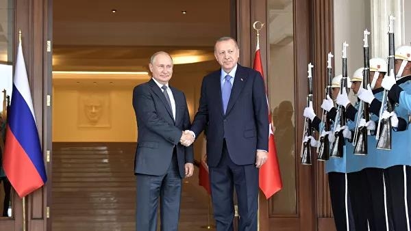 (리아노보스티=연합뉴스) 러시아 남부 휴양도시 소치에서 만난 푸틴 러시아 대통령(왼쪽)과 에르도안 터키 대통령.