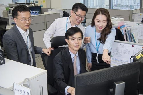 방문규 수출입은행장, 부산지점서 일일사원