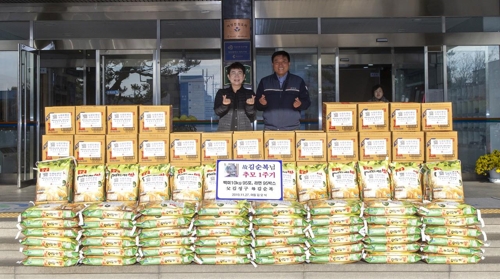 어머니 1주기 맞아 이웃돕기 물품 기부