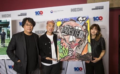 '기생충' 할리우드 시사회의 봉준호(왼쪽) 감독