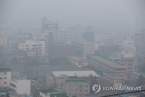 미세먼지로 뿌연 청주