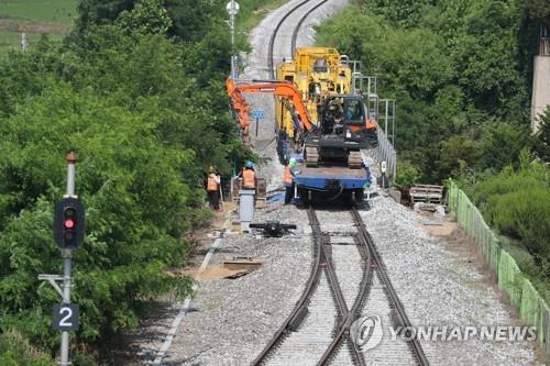 전철화 공사 중인 임진강역