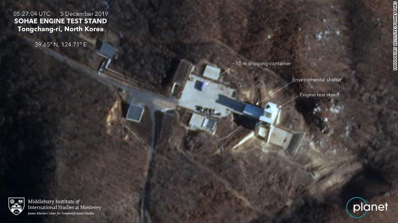 플래닛랩스가 5일 촬영한 동창리 미사일 발사장의 위성 사진. 직사각형 회색 엔진시험대 위의 물체는 화물용 컨테이너로 추정. [CNN/플래닛랩스]