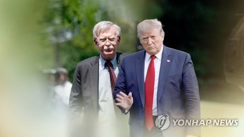 트럼프 미국 대통령(오른쪽)과 볼턴 전 보좌관(CG)