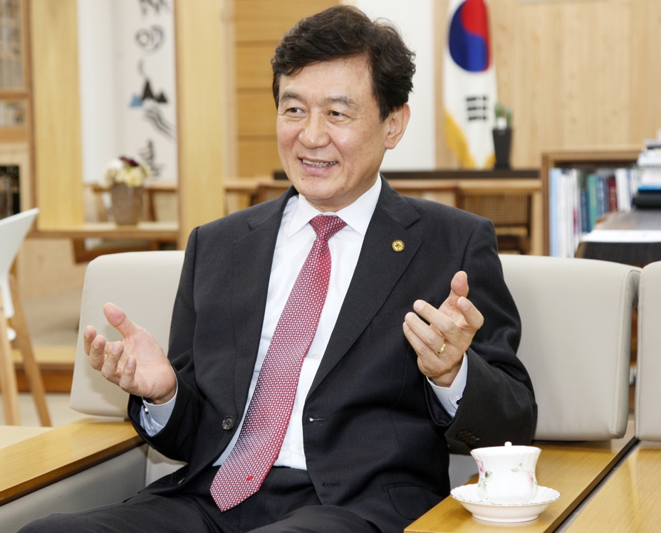 새해 역점 시책 설명하는 김병우 충북교육감