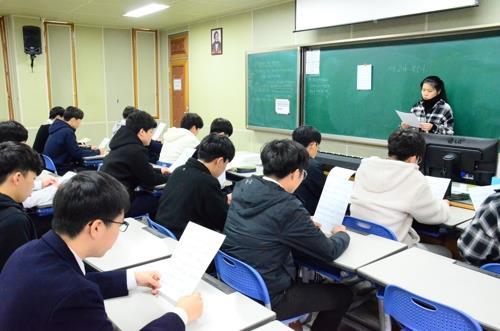 새 교가 연습하는 광주일고 학생들