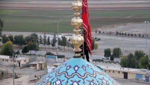 이란 종교도시 곰의 잠카란 모스크에 붉은 깃발이 게양되고 있다.