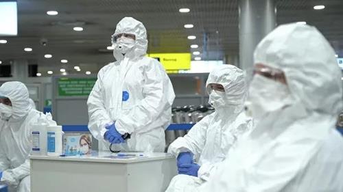 모스크바 셰레메티예보 국제공항의 검역 요원들.