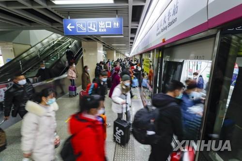 지하철 운행 재개한 중국 우한시