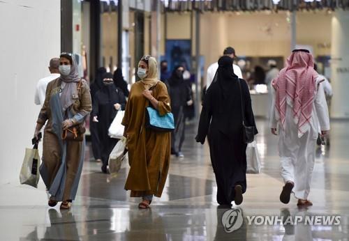 영업을 재개한 사우디아라비아의 쇼핑몰