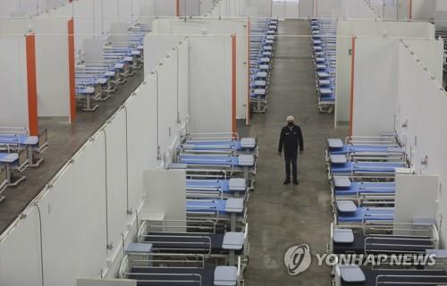 26일 남아공 케이프타운 국제컨벤션센터가 야전병원으로 개조된 모습