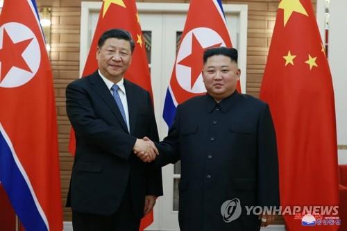1년 전 평양에서 손잡은 북중정상