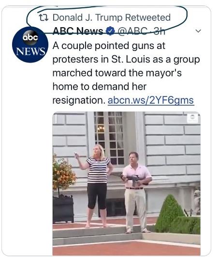 미국 세인트루이스에서 백인 커플이 흑인이 포함된 시위대에 총을 겨눈 장면이 담긴 ABC 뉴스 영상에 대한 도널드 트럼프 대통령의 리트윗 [트위터 이용자 트윗 캡처.재판매 및 DB 금지] 