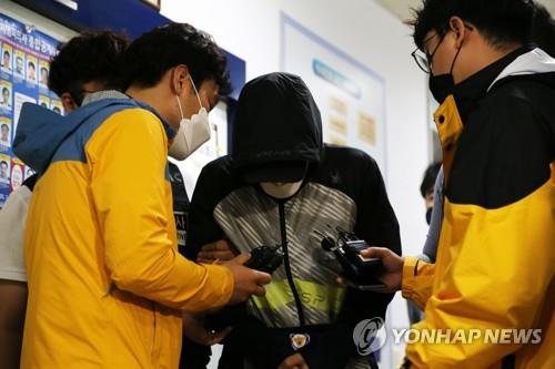 고개 숙인 '팀닥터'