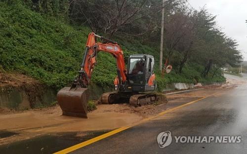 도로 토사. 기사와 관계 없음
