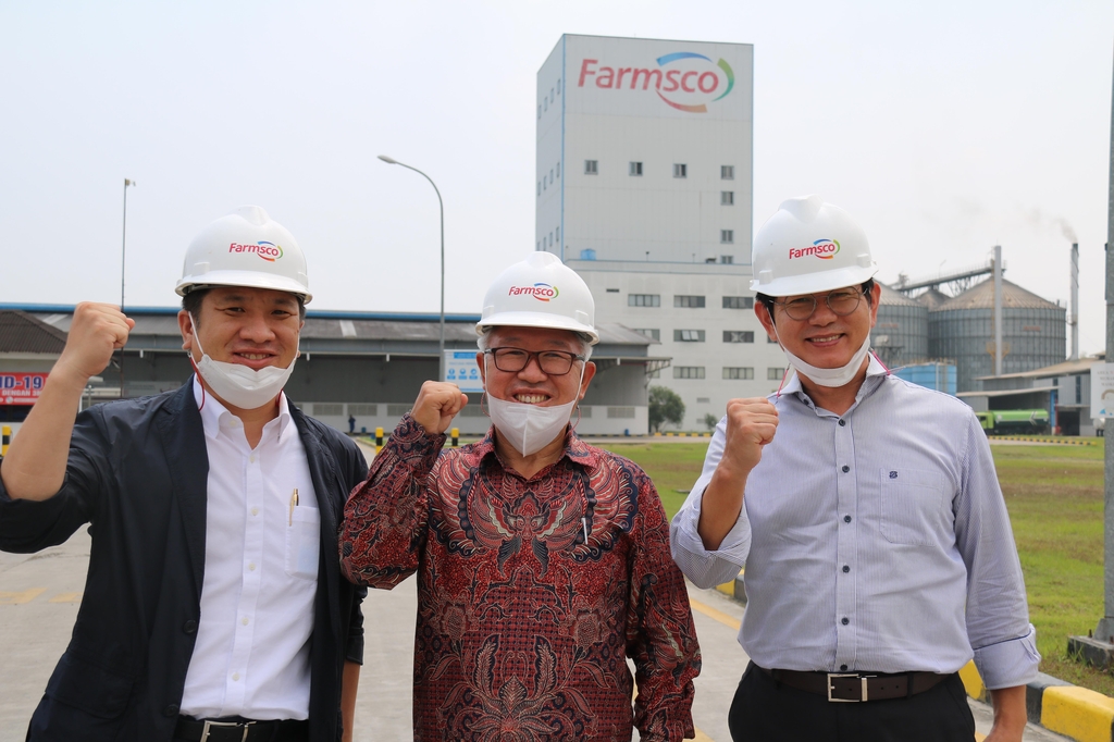 팜스코 인도네시아 사료공장의 권천년 대표(중앙)