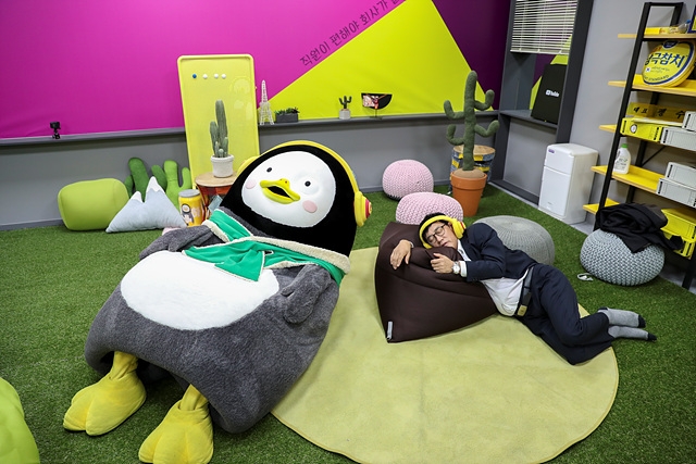 '자이언트 펭TV'의 펭수(왼쪽)과 '찐경규'의 이경규(오른쪽)