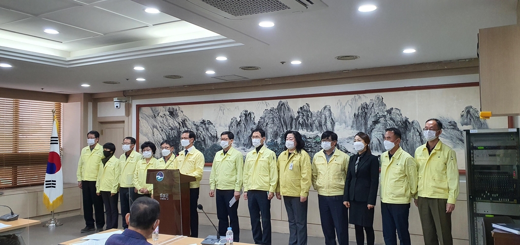 사회적 거리두기 1.5단계 격상 발표하는 조병옥 음성군수