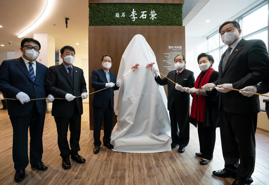이석영 선생 흉상 제막