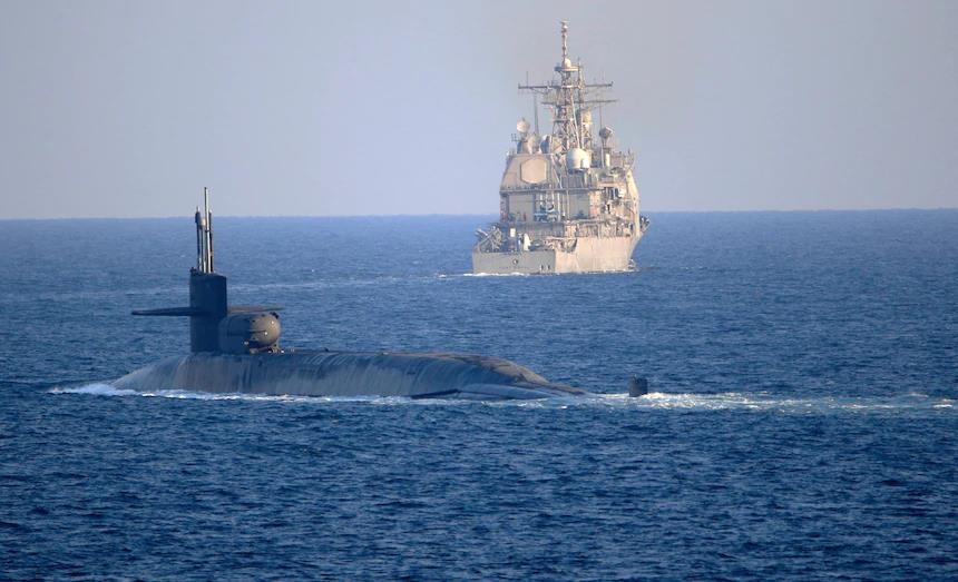 지난해 12월21일 호르무즈 해협을 지나는 미 핵잠수함 조지아호