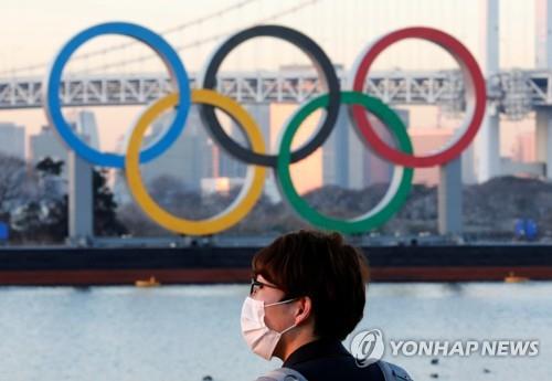도쿄에 설치된 올림픽 조형물 [로이터=연합뉴스 자료사진]