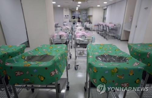 서울 새내 한 병원의 신생아실. 2019.3.28