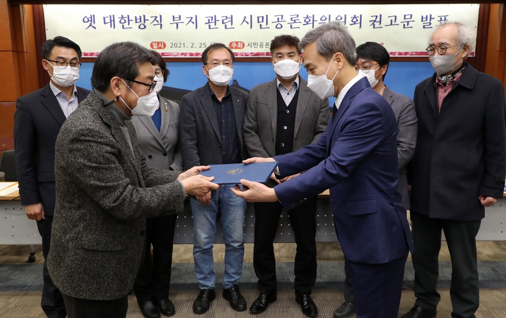 옛 대한방직 부지 시민공론화위원회, 김승수 전주시장에게 권고문 전달