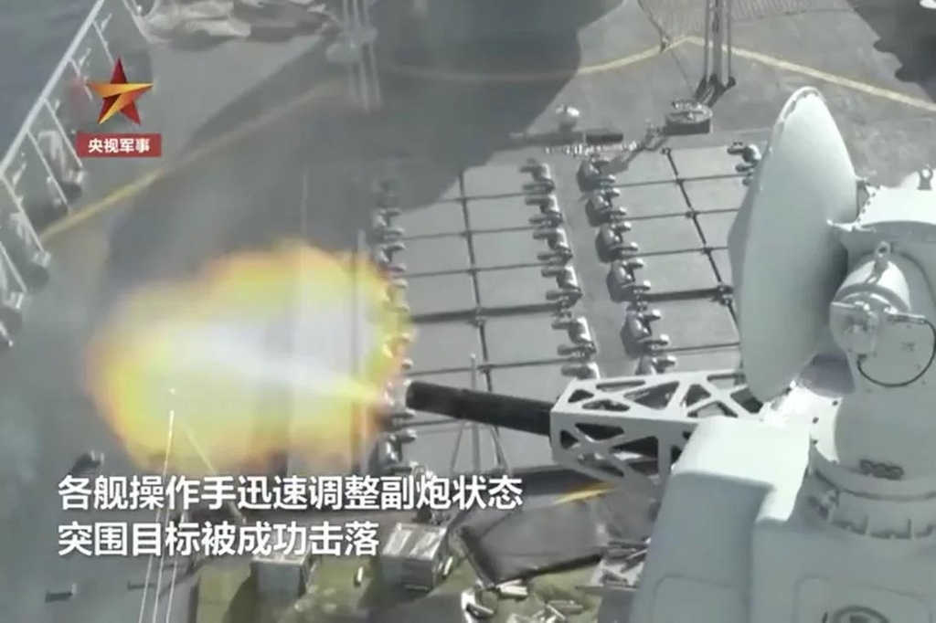CCTV가 보도한 중국군의 '미사일 공격 반격' 실사격 훈련 장면