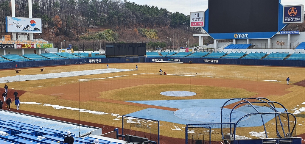 훈련을 준비하는 삼성 라이온즈 선수단