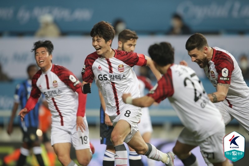 결승골을 터트리고 환호하는 FC서울 기성용