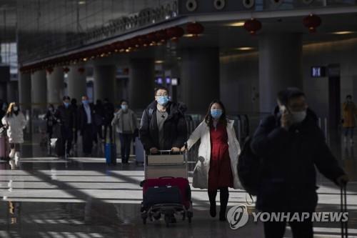 지난 1월 중국 상하이 공항 이용객