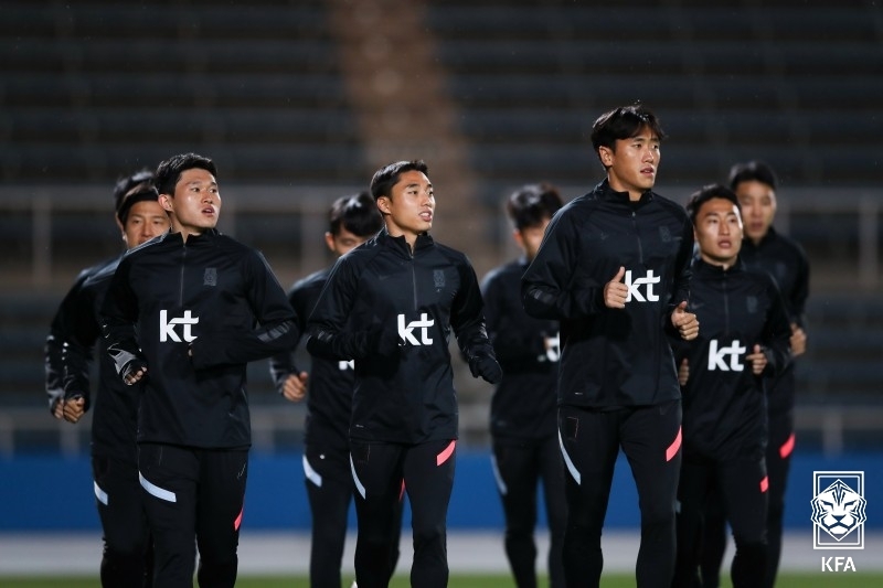 22일 일본 요코하마 훈련장에서 땀 흘리는 축구대표팀 선수들