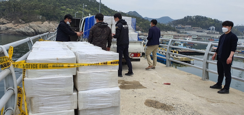 공해상 '던지기 수법'으로 밀반입된 중국산 담배 밀수 검거현장