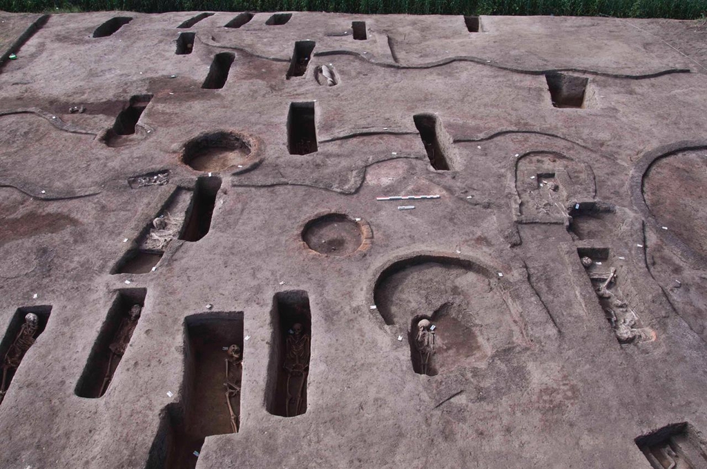 이집트에서 발굴된 매장 무덤 유물