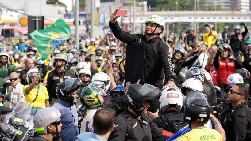 오토바이 행진 벌인 브라질 대통령