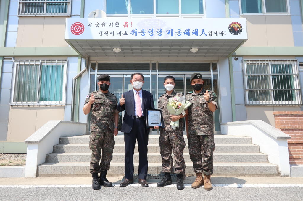 급류에 휩쓸린 어린 남매 구한 군인 '포스코히어로즈' 선정