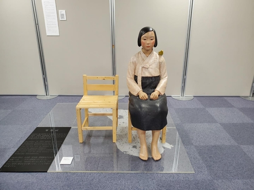 소녀상 전시 '표현의 부자유전(不自由展)·간사이(關西)' 개막