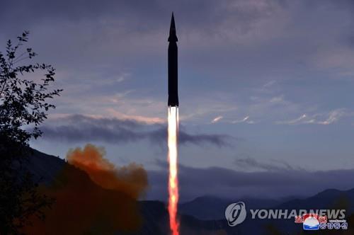북한 "극초음속미사일 화성-8형 첫 시험발사" 주장