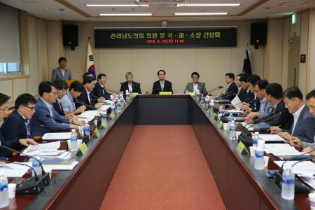 신안군, 전라남도의회 의원과 정책 협의 개최 - 1