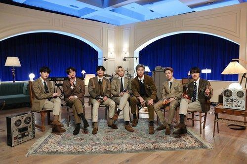 La foto, proporcionada por Big Hit Music, muestra a BTS en el programa "Unplugged" de la MTV, en febrero de 2021. (Prohibida su reventa y archivo)