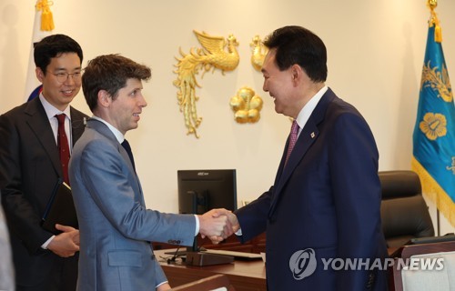 El presidente Yoon y el director ejecutivo de OpenAI discuten las formas de mejorar la cooperación en IA