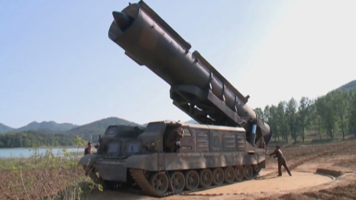 WSJ, 연이틀 북한 경고음…"미사일ㆍ사이버공격 대책 시급"