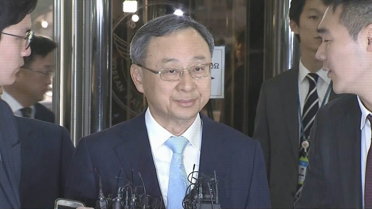 '배임 혐의' KT 황창규 회장 20시간 경찰 조사