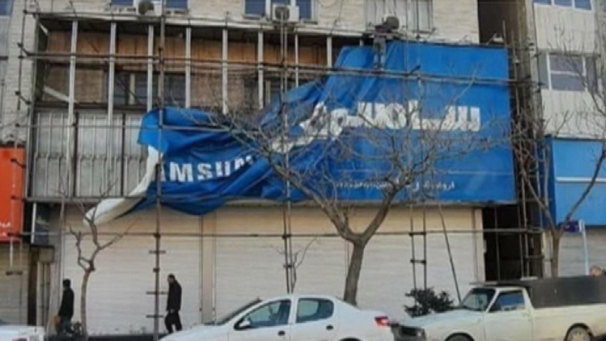 이란 외무부 대변인, 삼성 간판 철거 사진 게시