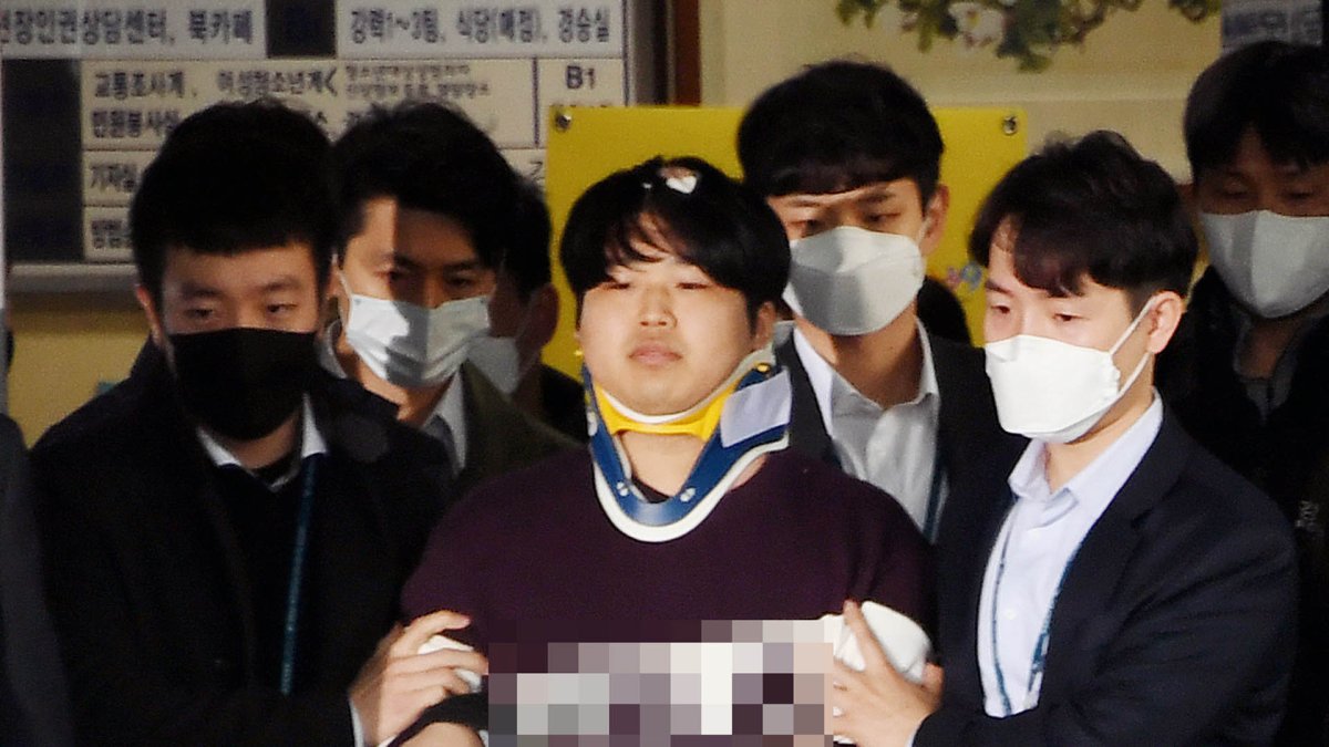 조주빈 목 깁스 착용 자처…이유는?